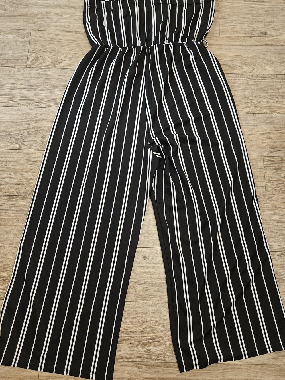 Black & White Vertical Stripe Wide-Leg Jumpsuit with Removable Belt Size 3X - Picture 6 of 6
